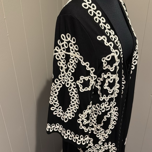 Once Again black white flat corded embroidered stretch duster/ling cardigan. 2X - Picture 3 of 8